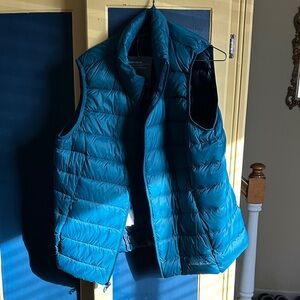 Eddie Bauer CirrusLite Down Vest in Teal